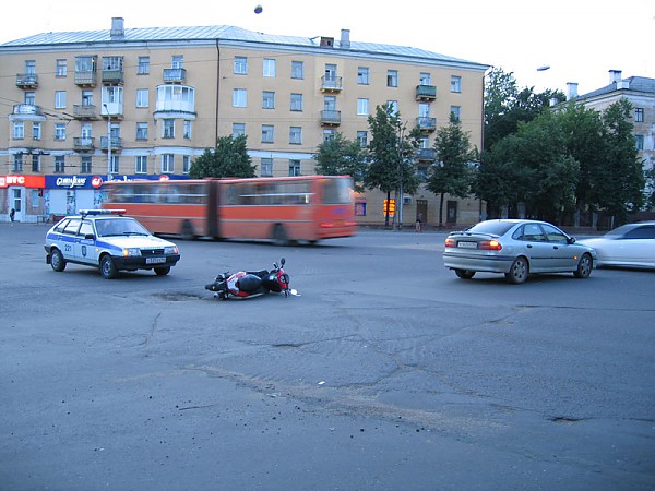 Небольшая авария на перекрестке