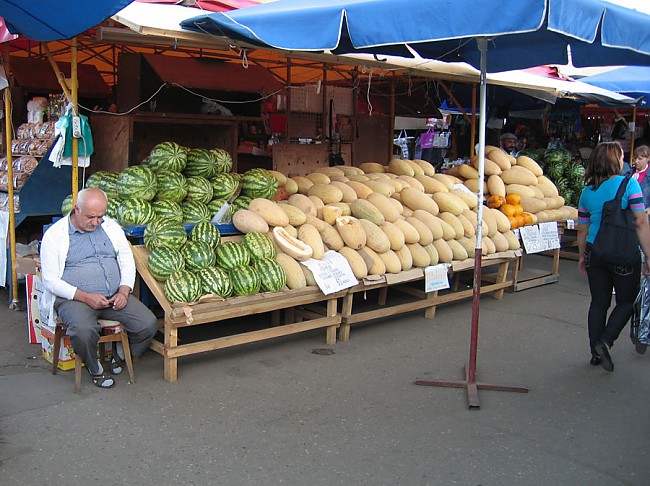 Продавец арбузов и дынь в Костроме