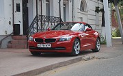 Красное купе BMW