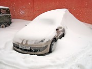 Иномарку замело снегом в Костроме